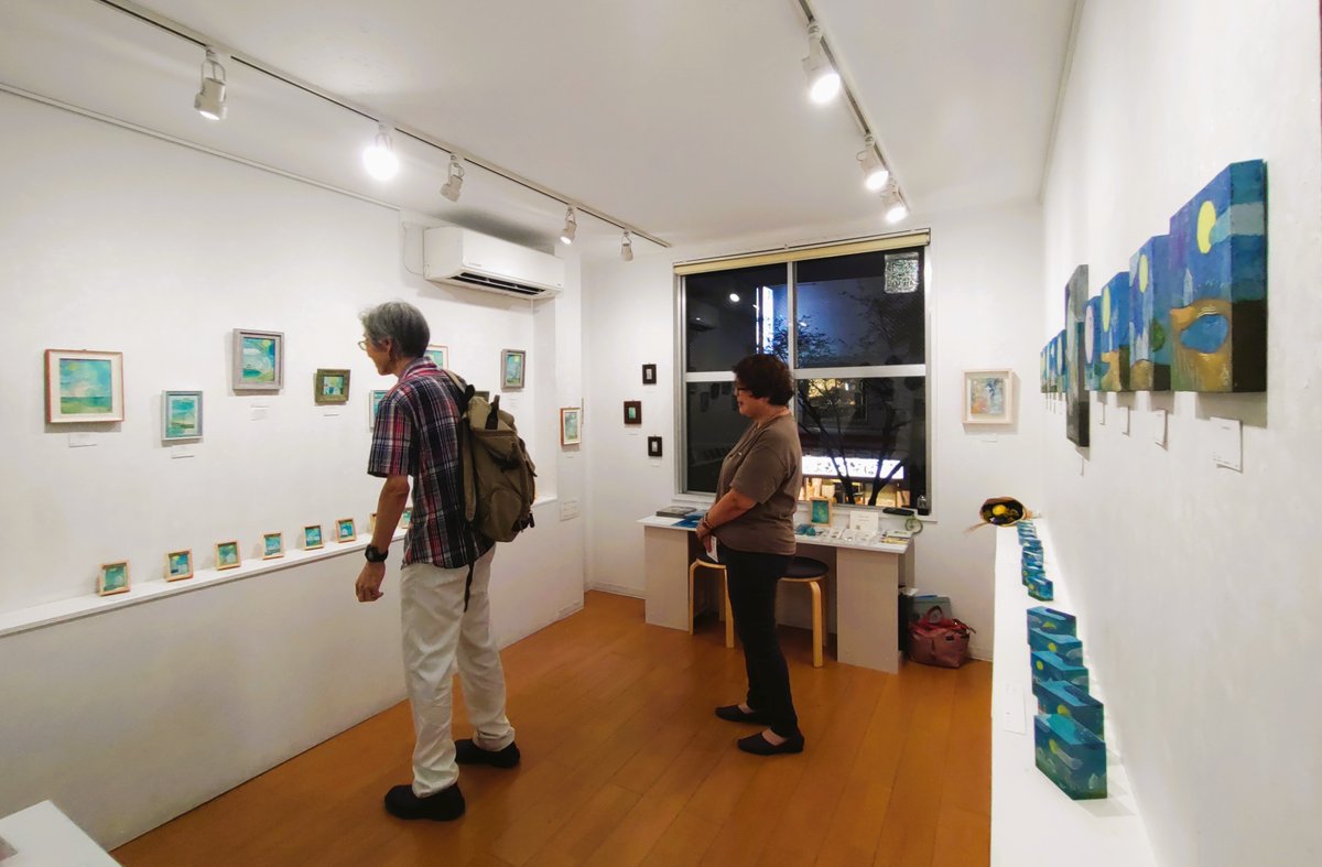artmall_tokyo's tweet photo. 9月22日の営業終了しました🌕
天候が回復して日本橋にも連休の活気が戻ったようです👨‍👩‍👧‍👦YURICO個展も盛況の初日🎌皆様ありがとうございました😘

#日本橋 #三越前 #アートモール #artmall #アートショップ #artshop #アート購入 #YURICO #岩絵具 #幻想画 #月の絵 https://t.co/Q9g6ingZfp