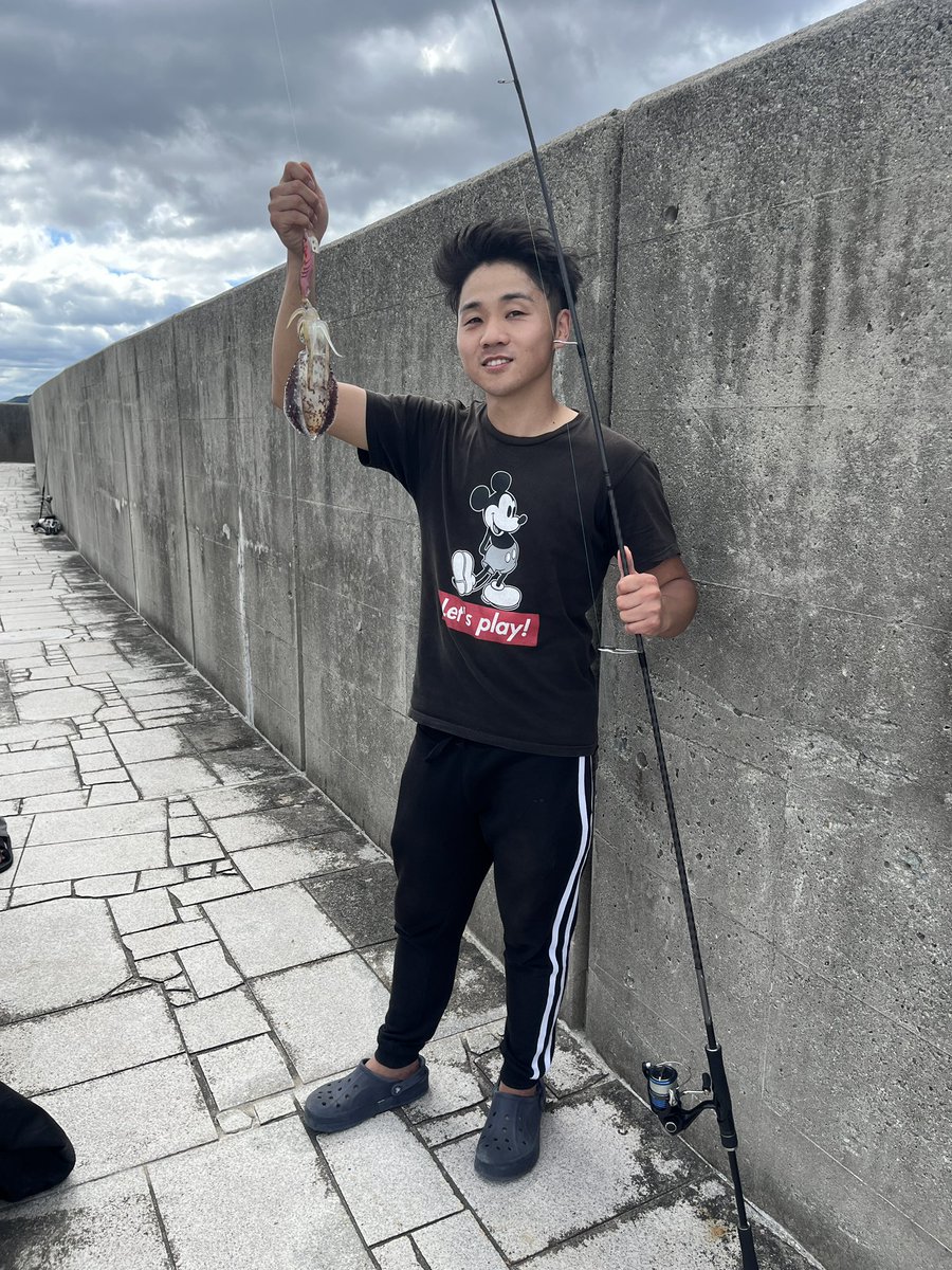 onimasa0904's tweet photo. 昨日はみんなで釣りした❣️🎣
強風だったけどめちゃくちゃ面白かった✨️ https://t.co/gzGua2ETmX