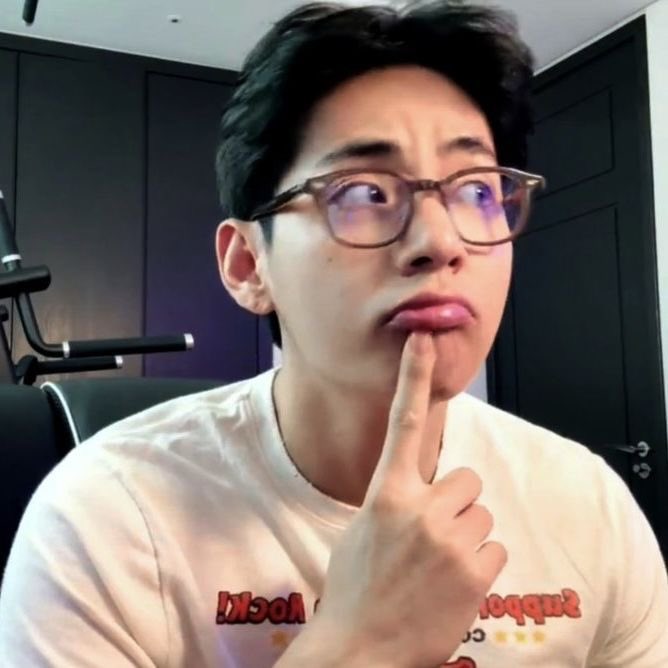 thvchapters's tweet photo. if you could be ONE bts member, who would you like to be? not your bias or whatever, just which one would you like to be for like a week? https://t.co/QF7QFUhqRo