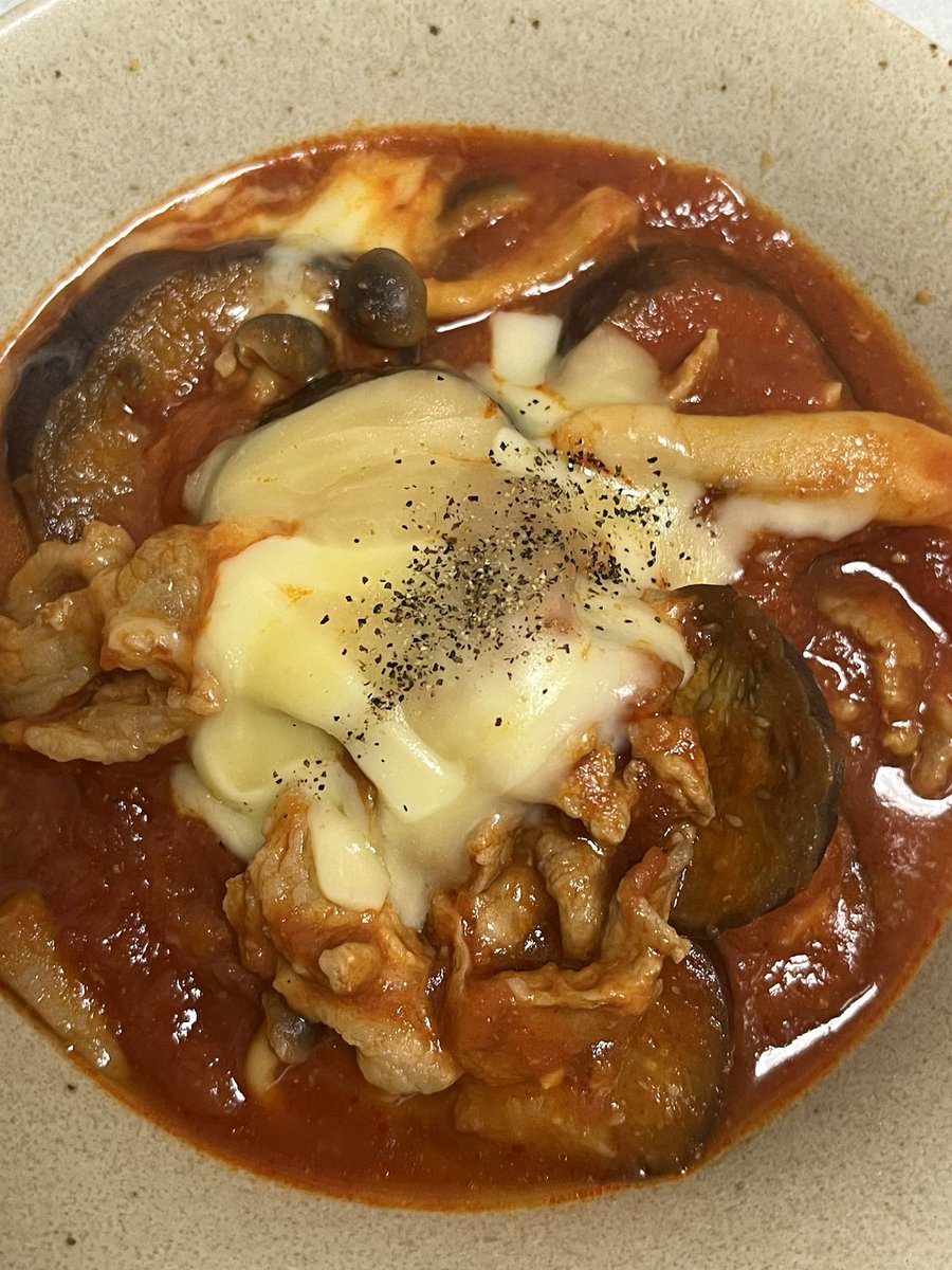 namiki_ayaka's tweet photo. ふと、野菜食べたいな〜って思って
作ってみました🍅

茄子と豚こまとしめじを���マト缶で煮ました🍅理想の味で満足( ¯﹀¯ ) https://t.co/FtRsP4fzDV