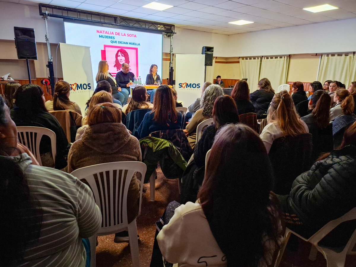 pablogarate's tweet photo. Recibimos en #TresArroyos a @NataliaDLSok ,compartimos una jornada de mucho encuentro y diálogo.

Recorrimos instituciones, conversamos con vecinos y participamos de un encuentro donde pudimos escuchar distintas experiencias, miradas y realidades.

Creo profundamente en esta forma de hacer política: #estandocerca, #escuchando y #construyendo desde cada #comunidad .

#HacerLaAlternativa
#EsTiempoDeRenovación