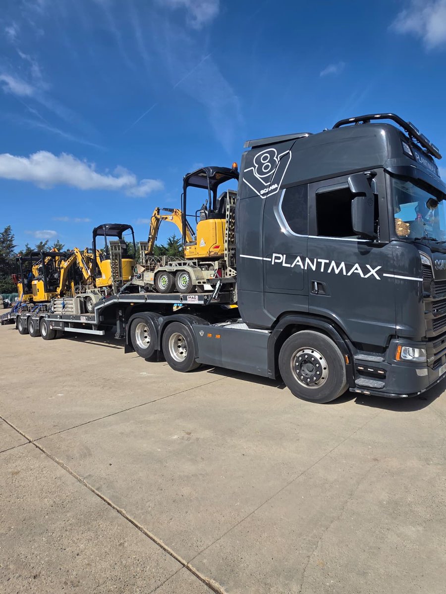PlantMaxUK's tweet photo. *INCOMING STOCK*

6 low houred CAT 301.5 mini diggers on their way in! Come as a package with plant trailer, 3 buckets, and hydraulic breaker! https://t.co/WwgnQpvebO