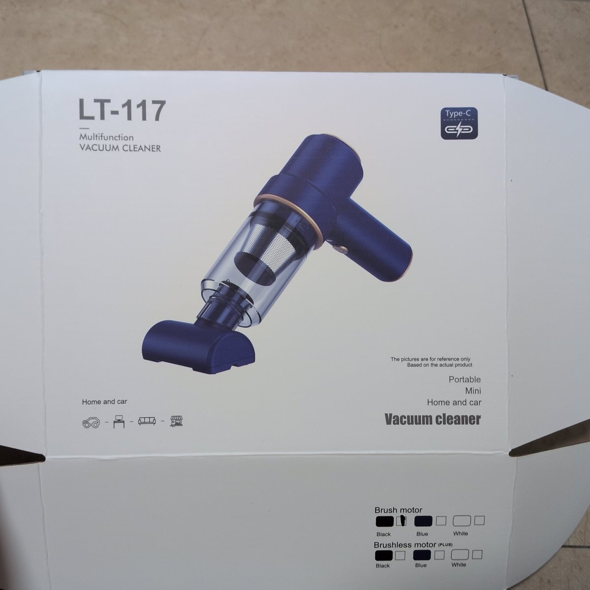 K8hRq's tweet photo. 今日は1日熱い中洗車💦
そして足元もブルーに！
あと、買った車内清掃用の掃除機、値段安くて軽くて吸引力強くてマジで良き！👍️ https://t.co/PbSov4ZksD