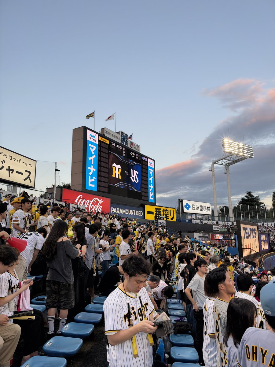 yuisug's tweet photo. 昼間は暑かったけど夕方は気持ちのいい気温。開放感、抜群の球場。神宮でピッチャー神宮 …(笑)。　#プロ野球　#阪神タイガース　#ヤクルトスワローズ　#神宮球場 https://t.co/SreBKcL6YS