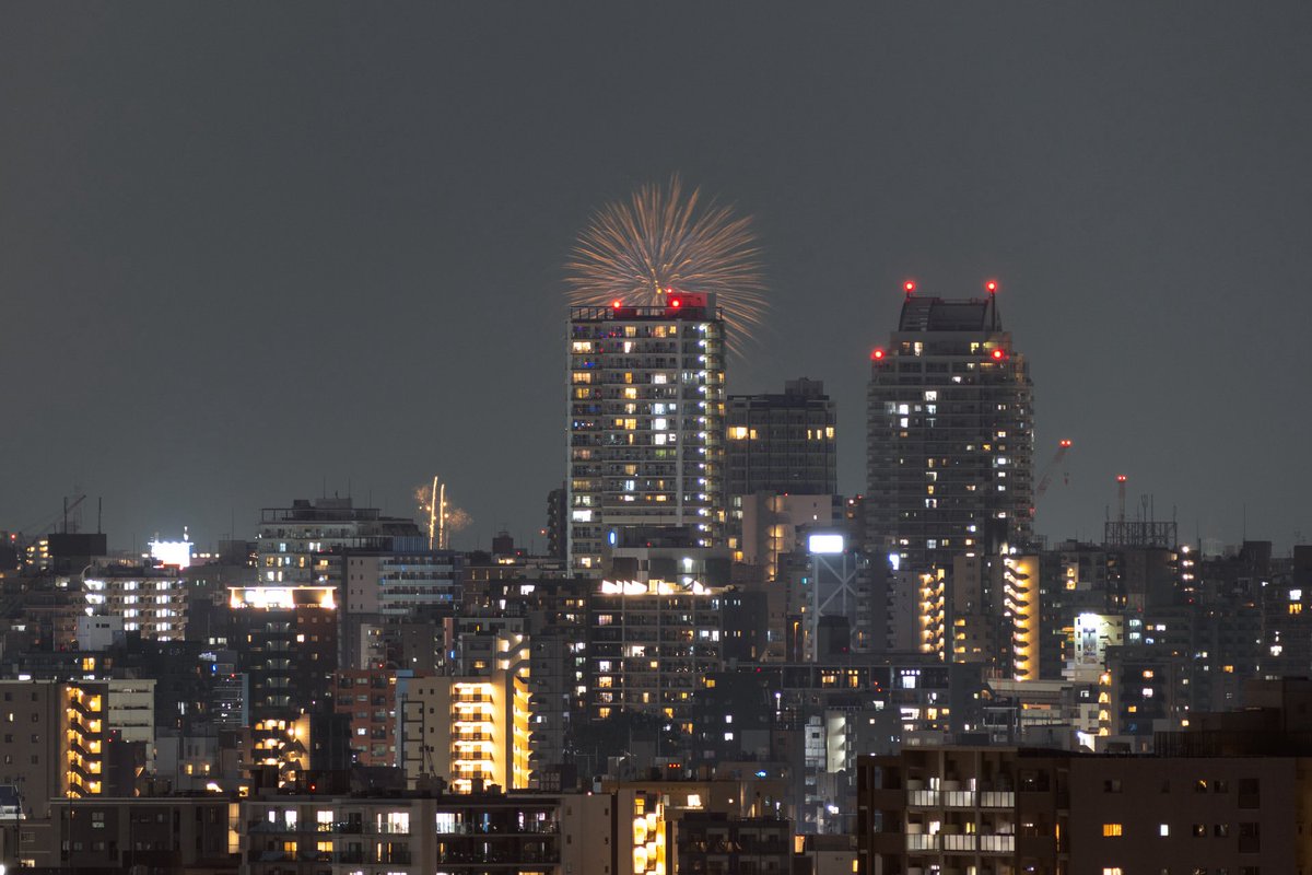 sanitywiped's tweet photo. 「メッツァの北欧花火2026」を約46km離れた墨田区曳舟から撮影しました。
https://t.co/8T2ZS5fQ1Y

#メッツァ #metsa #本家神田煙火工業 https://t.co/RdmUdT4BpM