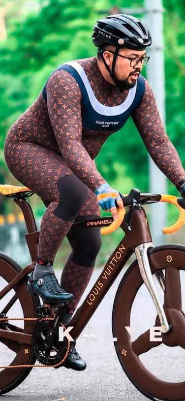 MovistarForRide's tweet photo. Tadius Vuittajar😵‍💫 https://t.co/AzNRGWrywc