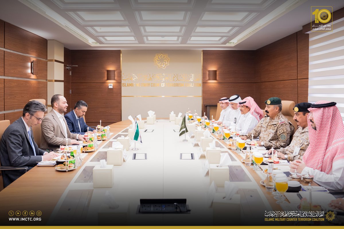 imctc_ar's tweet photo. استقبل أمين عام التحالف الإسلامي العسكري لمحاربة الإرهاب اللواء الطيار الركن محمد المغيدي، القائم بأعمال سفارة الجمهورية العربية السورية لدى المملكة، الوزير المفوض محسن مهباش، وبحث معه سبل تعزيز التعاون في محاربة الإرهاب، واطّلع سعادته على جهود التحالف ومبادراته في المجالات الفكرية والإعلامية والمالية والعسكرية.