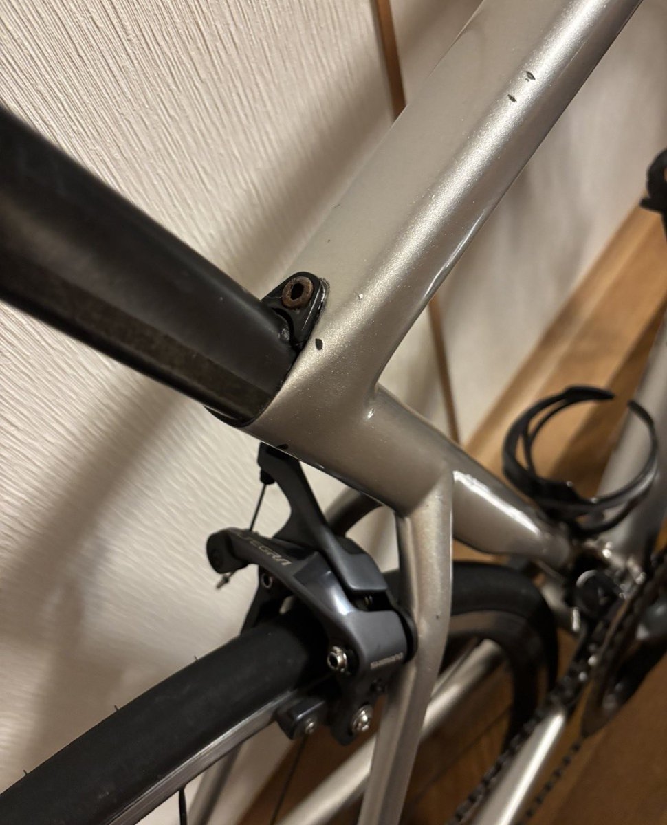 ddleyw's tweet photo. #ロードバイク物販
S-WORKS SL6 52サイズ
BBセラミック
コンポR80
ダイレクトマウントブレーキ
ワイヤー系4月に新品に交換済み
交換後走行100キロ程度
754 SHIMANOPro 110mm
ハンドルは忘れてしまいましたがそこそこ良いもの
だった気がします https://t.co/s4zPn8SZfx