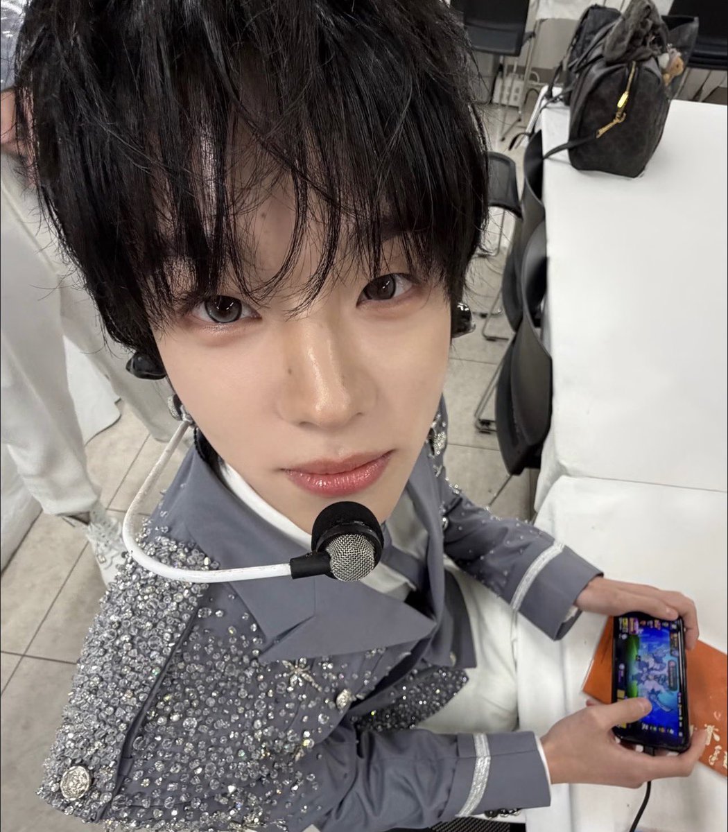 247yj__'s tweet photo. ガッツリヘメコしてヘッドセットまでつけたあとにブロスタやってるシニュおもろい、やっぱどこの国の男の子もブロスタ好きなんやね。 https://t.co/BFWc2eKONO