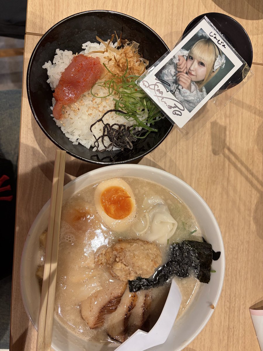 jin_07_Charmy's tweet photo. 福岡行ってきたーー！！！
にこあちゃんもつれていけたしもつ鍋も食べれて幸せ(  ´˘`  )
 #にこあむりすと https://t.co/vRauAhymji