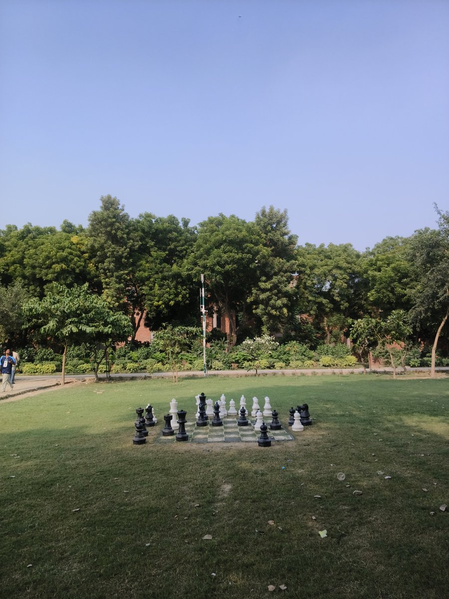 Amitftw7's tweet photo. Jis din College jata hu mass bunk ho jata hai 🥀 https://t.co/vwVxnXqn7Z