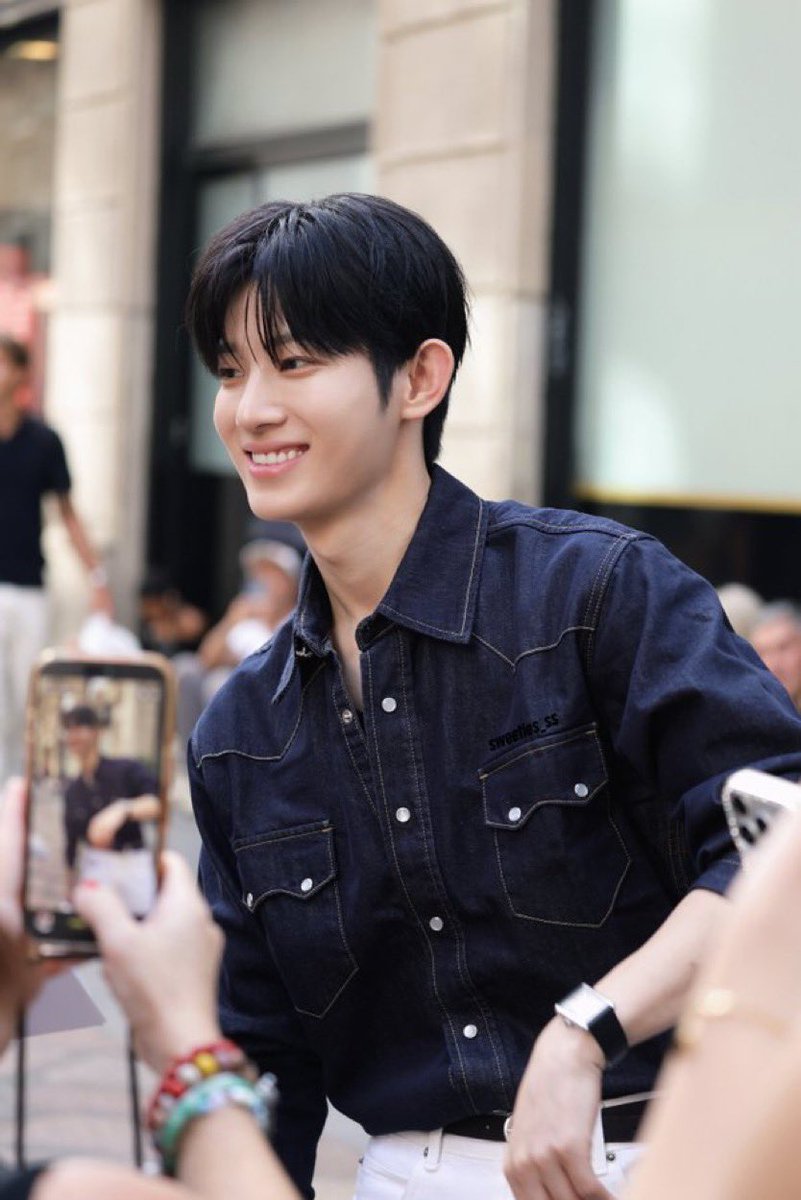 soicodoc__'s tweet photo. his smile is everything ~

#SIWOO_IN_MILANO
 #PARKSIWOO https://t.co/TOpWdLy9NC