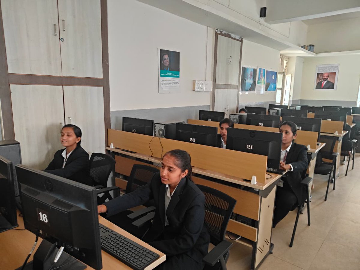 klebcamlp's tweet photo. ππ€ **AI DATA ANALYSIS | BCA V SEM**
BCA V Semester students explored how **AI can transform data into meaningful insights and smarter decisions.**
#AIDataAnalysis #AIHackathon2026 #DataAnalytics #ArtificialIntelligence #BCAStudents #klebcamahalingapur https://t.co/Z58KbV5CXe