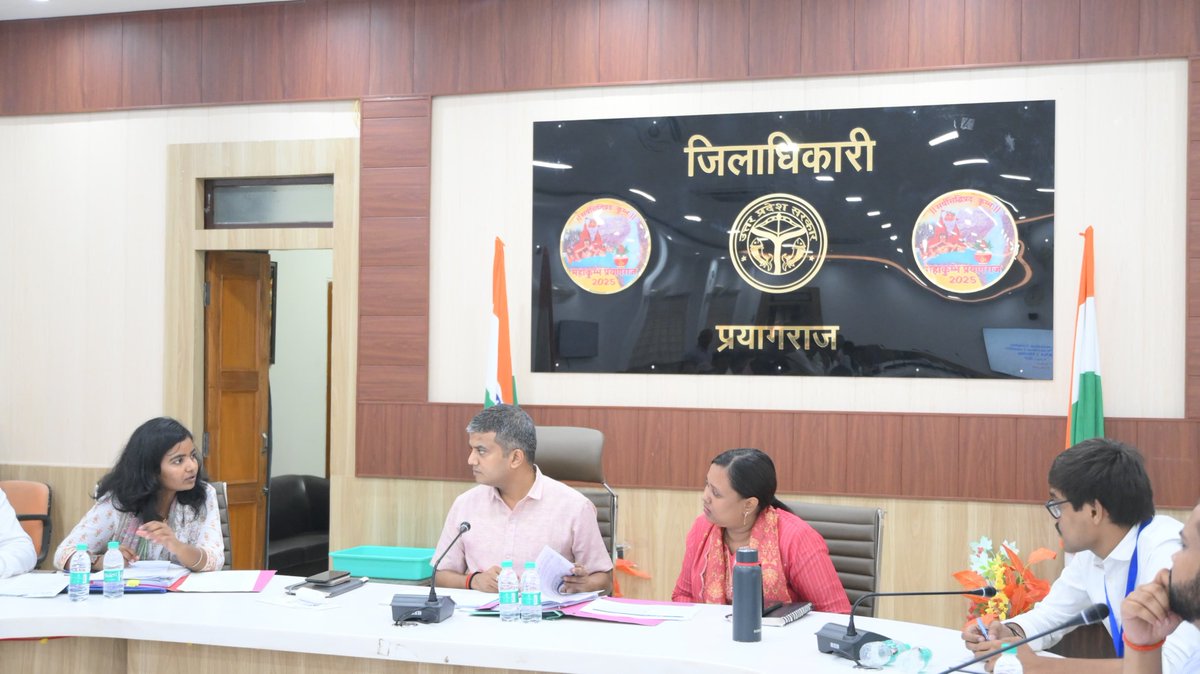 MybPrayagraj's tweet photo. मेरा युवा भारत, प्रयाग��ाज की द्वितीय जिला सलाहकार समिति बैठक जिलाधिकारी श्री मनीष वर्मा की अध्यक्षता में सम्पन्न। सेवा-संकल्प अभियान व VBYLD-2027 क्विज में अधिकतम युवा सहभागिता हेतु निर्देश जारी। #MYBharat #Prayagraj https://t.co/KnEl2RnDMO