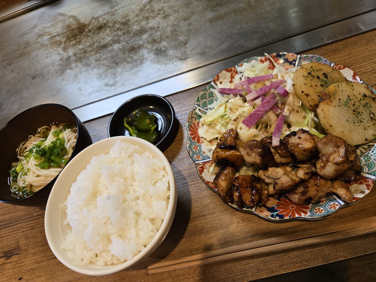 tomohisa0704's tweet photo. 鉄板 宴 -UTAGE- の日替りランチ
このボリュームで1000円台はめっちゃ美味しい😋 https://t.co/pM9TP1L5wx