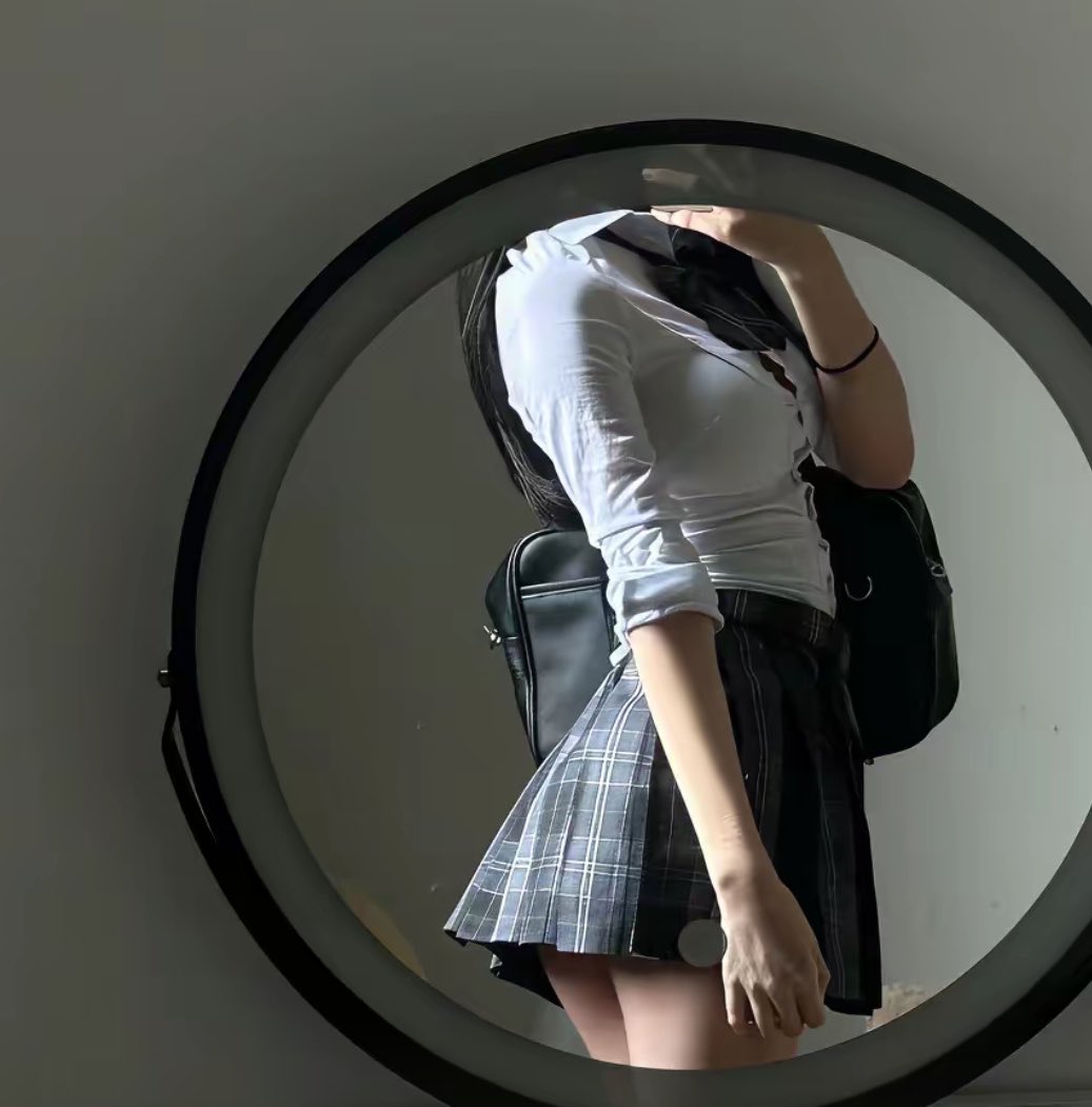 mahweeds's tweet photo. 下贱狗给妈妈爬过来舔干净，跪好让妈妈检查你的臭JB #女s #贱狗 #无脑 #丧志 #公狗✈️ https://t.co/TQpmPcLQIV https://t.co/cgD5wkX12F