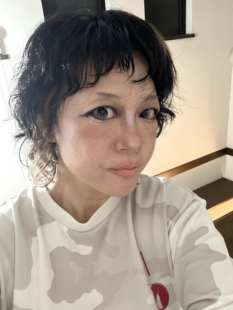 Ch1n1225's tweet photo. なう(2026/09/22 19:47:15)

わたしです

もういい歳です

1枚だけポストさせてください

すみません

角膜治りました https://t.co/YQ6S9sUi7q