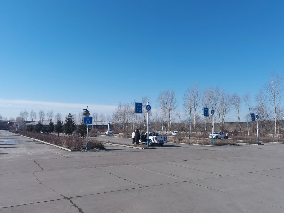 fitri_rettob's tweet photo. Just nailed my first parallel parking in driving practice! No more panicking around cones https://t.co/uvG9vZXmvx