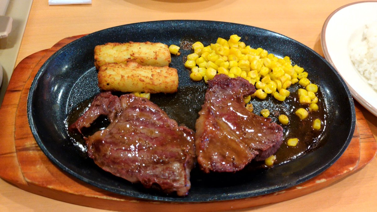 Xistar_xlll's tweet photo. 姉とサイゼ来た

値段の安さに姉弟でビックリしてる https://t.co/hd9FhgVb7u