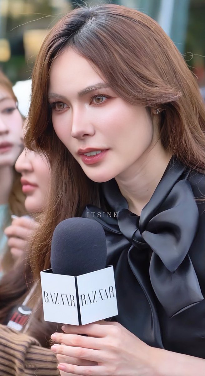 ThapaniSHIRO's tweet photo. สวยจัง 😳🫠

#EFW26PressConXCharlotte https://t.co/YYlk5VLCir