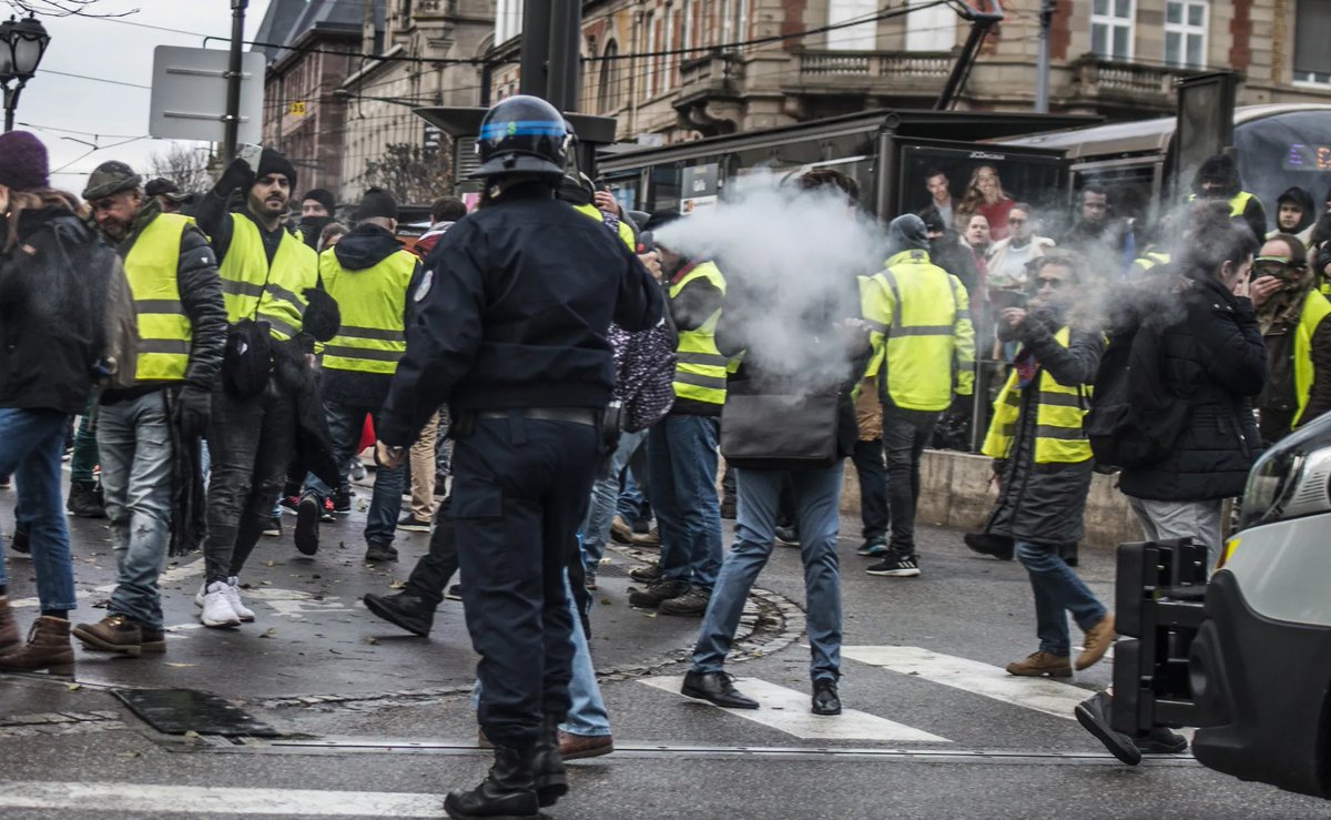 PoissonPoker's tweet photo. 🚨🇫🇷 Le gazole atteint désormais 2,41€ LE LITRE en moyenne en France

👉 Lors de la première journée des Gilets jaunes en novembre 2018, IL ÉTAIT À ENVIRON 1,50€ LE LITRE ‼️ https://t.co/Mpi9bPMLzV