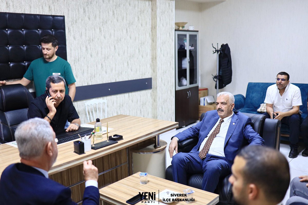 AdnanTuysuzz's tweet photo. Esnafımızı dinliyor, dertlerini yerinde görüyoruz. Çalmadık kapı, dokunmadık gönül bırakmayacağız. Değişim şart, birlikte başaracağız.

#YeniParti #Siverek #Esnaf #Değişim #BirlikteBaşaracağız https://t.co/fJXTuGaKsX