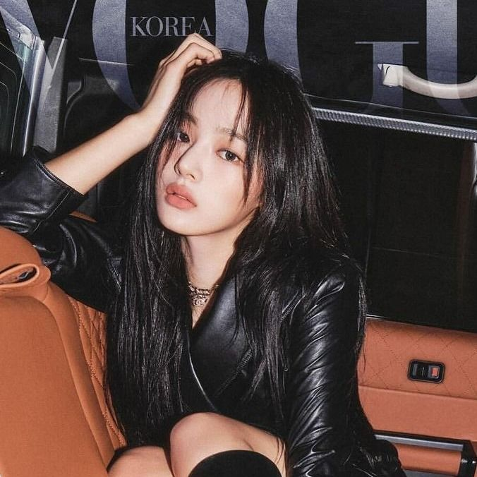 Lesbianismwins's tweet photo. she looks so Madison Jae Tan here https://t.co/h435z4cmMO