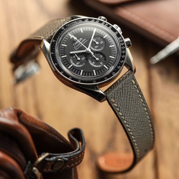 TheSlowTick's tweet photo. Omega Speedmaster is the true strap monster.
📸: @QuietLuxuryHQ
#watches #horology #classic #collection #design #enthusiast #watchmaking #photography #luxury #menswear #Omega #SpeedyTuesday #Speedmaster https://t.co/O3kkBzRAc2