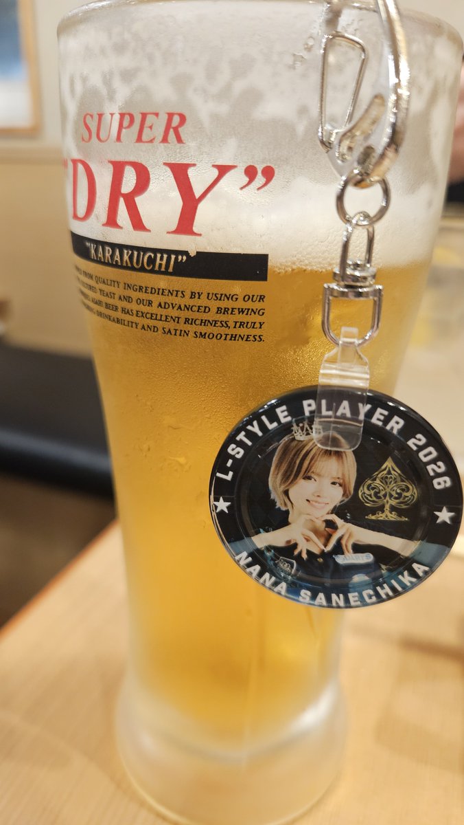 dartsn75's tweet photo. ななちゃらマイベント楽しかった～!!
祭りで頑張って手に入れと言うKSさんを横目に(?)抽選でラッキーコインげと♡
交流会は祭りダブルス中止になった分取り戻したと思うようにする!肝心のチャレマは負けたので毛先黒くしないとwww
ダブルス組んでくれた方、戦ってくれた方ありがとうございました🤝 https://t.co/1a7xTNgmP9