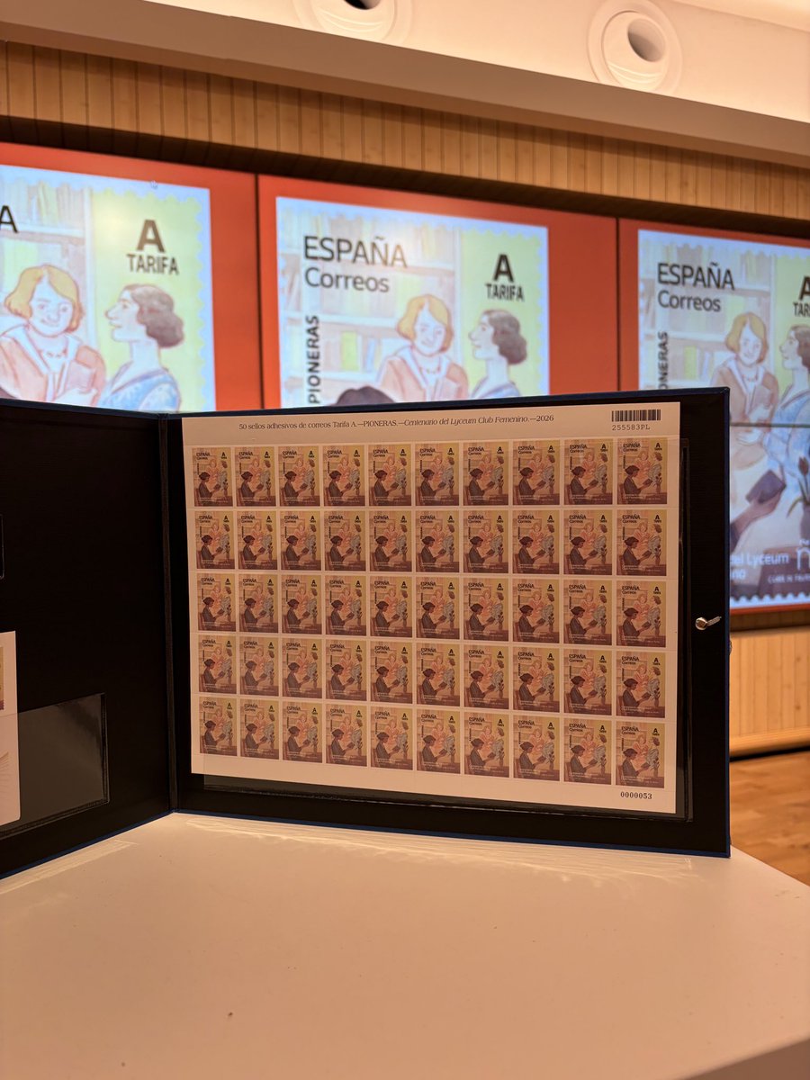 ArchivosEst's tweet photo. Ayer se presentó el sello de @Correos que conmemora el centenario del Lyceum Club Femenino #LCF, diseñado por Clara de Frutos https://t.co/oMvwUbIcPi