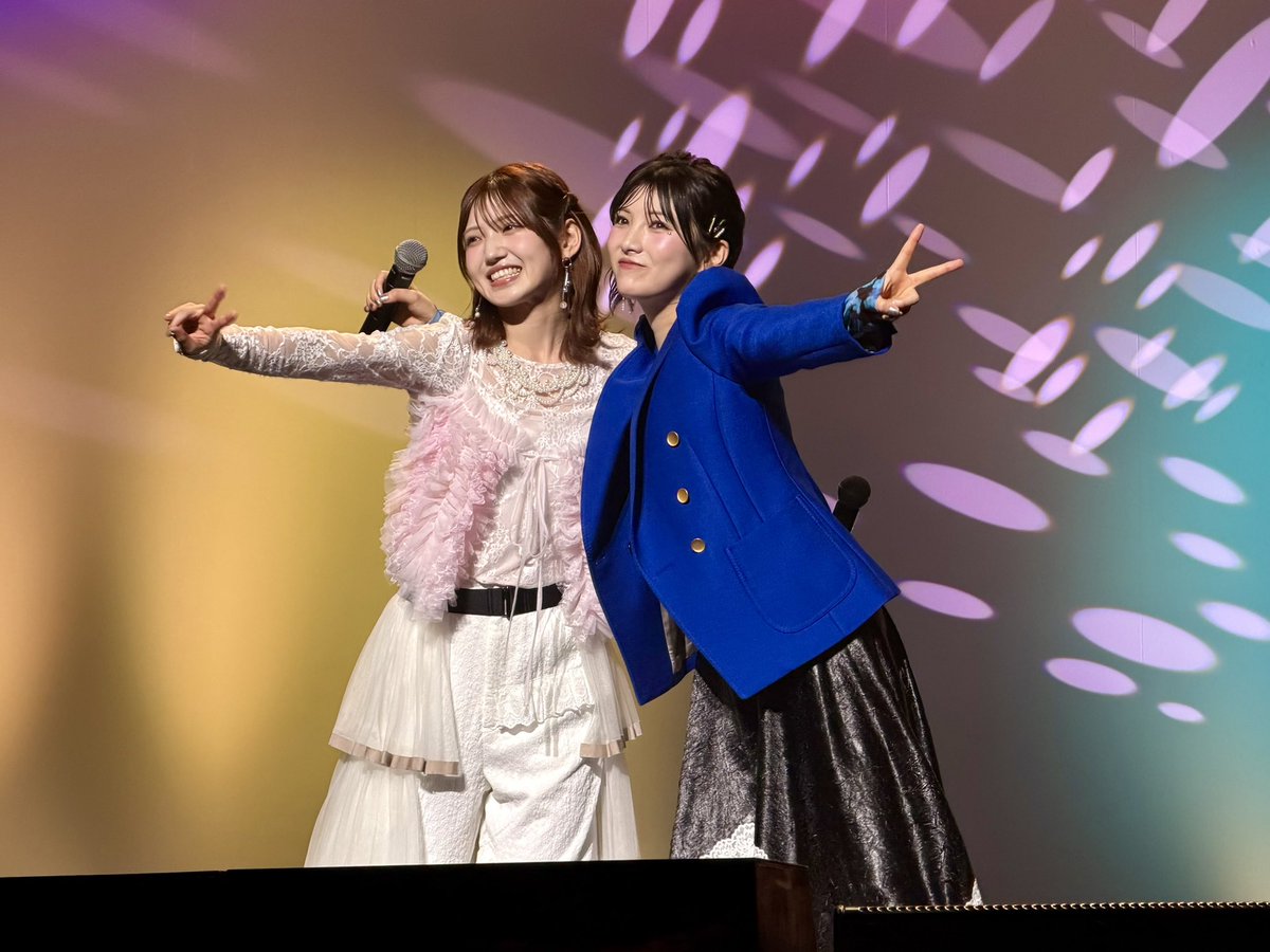 clea_M_47's tweet photo. 18日、ゆうなぁ合同ファンミ初日愛知公演🎶
ゆうなぁの仲の良さがビシビシ伝わってきた🍎🌱
…からの20日
山本彩ANNIVERSARY BOOKお渡し会 in 大阪📕
ゆうなぁがレインボーローズを
超絶なハーモニーで歌ってた事も伝えた☺️

美人３人と対面出来て眼福の極みです😍✨

#ゆうなぁ 
#山本彩 https://t.co/hhpbcEGk3v