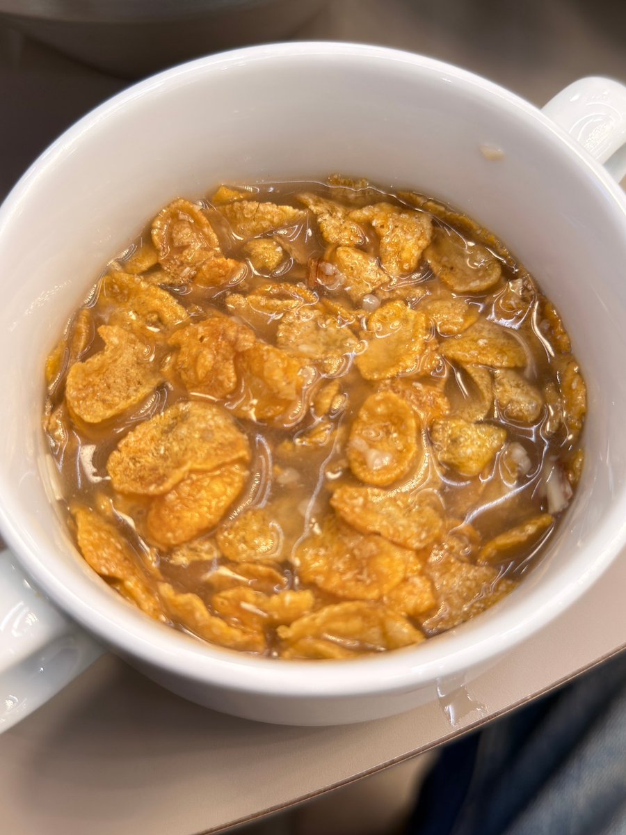 109texts's tweet photo. 260922 🐶💭 19.55

🐶 : 📸
🐶 : sikhye + cereal
🐶 : i’m sure  
🐶 : i’ve tasted this before..

📝 sikhye = fermented rice drink https://t.co/XwQ9IELkeY