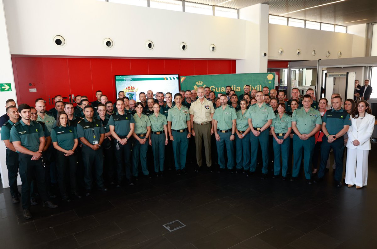 CasaReal's tweet photo. El Rey ha visitado la CiberComandancia de la Guardia Civil, ubicada en las instalaciones del Instituto Nacional de Ciberseguridad en León, que está dirigida a reforzar las capacidades operativas de la Guardia Civil en materia de prevención, investigación y persecución de los delitos vinculados al ciberespacio.

➡️https://t.co/dwaz0d8c0L