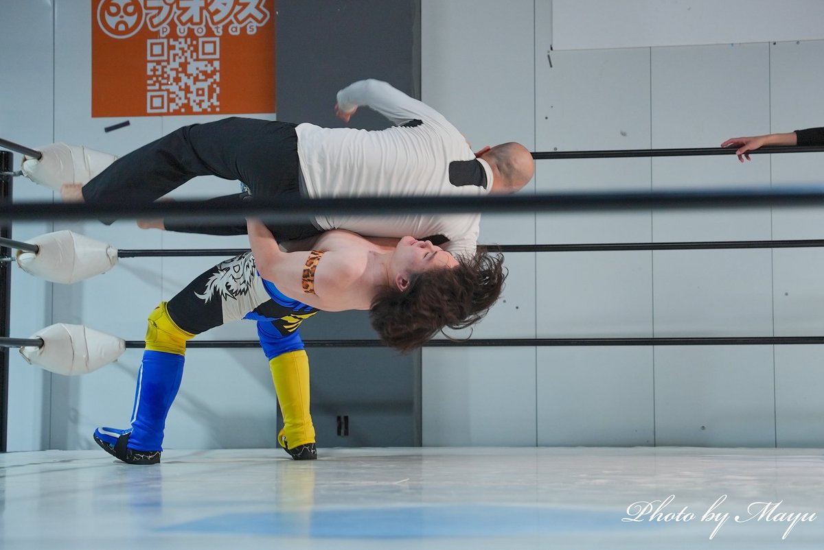 mayu_ust's tweet photo. #RAW93
メインイベント①
<ACE of RAW チャンピオンシップ>
(選手権者) 川畑龍生
vs
(挑戦者) ユウキ・ロバート・カワグチ
試合前から令和の精神攻撃を受ける川畑選手かわいそうだったw https://t.co/v1eALVmyEt