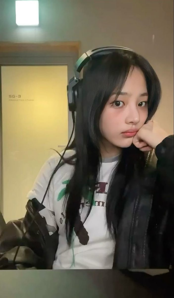 Lesbianismwins's tweet photo. she looks so Madison Jae Tan here https://t.co/h435z4cmMO