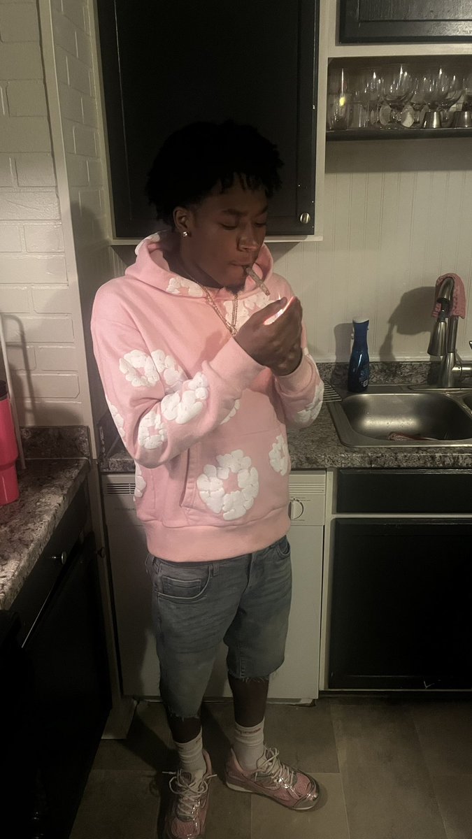 istayquiet_'s tweet photo. 19! add me on ig @yyvaj #sept22 #bday #repost https://t.co/tSC0bOcB3A