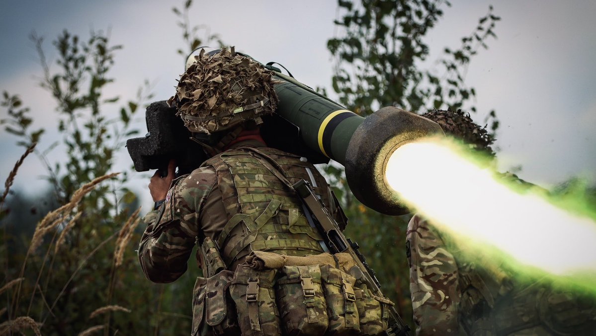 DefenceOps's tweet photo. 🎯 Taking aim on NATO’s eastern flank.

💪Javelin teams sharpen their edge on Op CABRIT, turning training into combat-ready capability.

🇬🇧🇪🇪 Alongside @NATO Allies, the UK-led @Natobgest in Estonia stands ready, strengthening deterrence &amp; defending NATO’s eastern flank. https://t.co/U6SJUyBETb