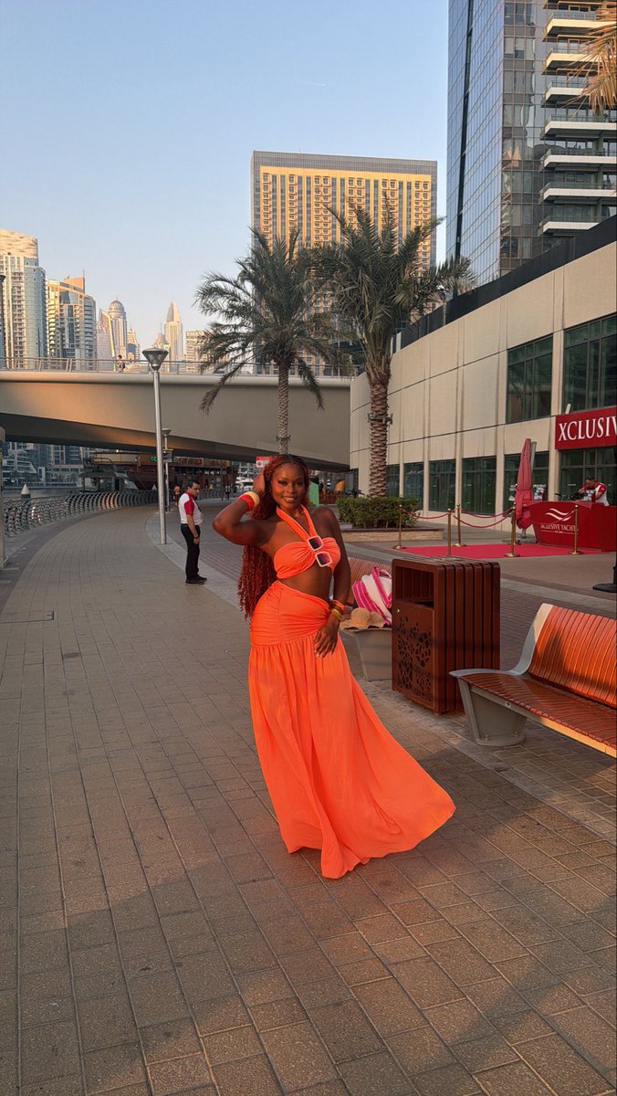 BeeEyram's tweet photo. A LITTLE ORANGE , A LTTLE OCEAN , A LOT OF VHIBES . π§‘π§‘π
#Eyram #sea #Dubai https://t.co/faehiY6wtf