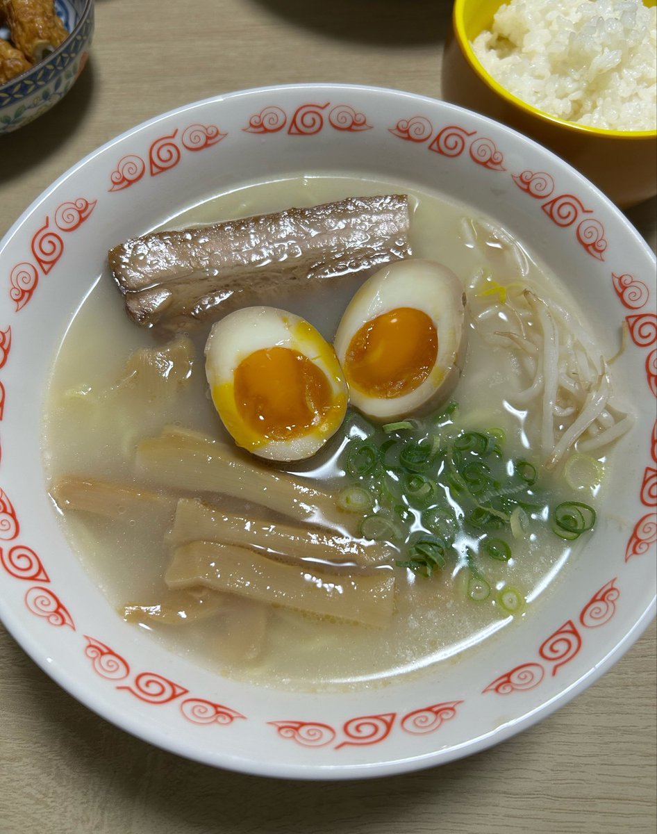 mogimm's tweet photo. あまりキレイに出来なかったけど煮卵美味しかったです🥚🍜 https://t.co/Rf1jAwDNpc