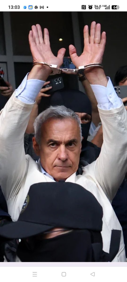 AndreiGabrielV2's tweet photo. Le véritable président de la Roumanie, évincé par la Cour constitutionnelle de Roumanie à la suggestion de l'UE et de Zelensky. https://t.co/C5LgfYSxLh