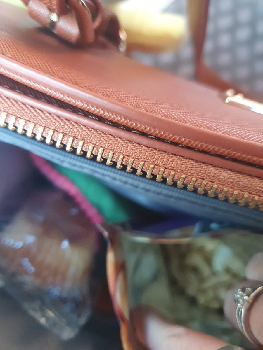 leoniiladida's tweet photo. Eating cashews out of my bag rn https://t.co/DxKet71N8z