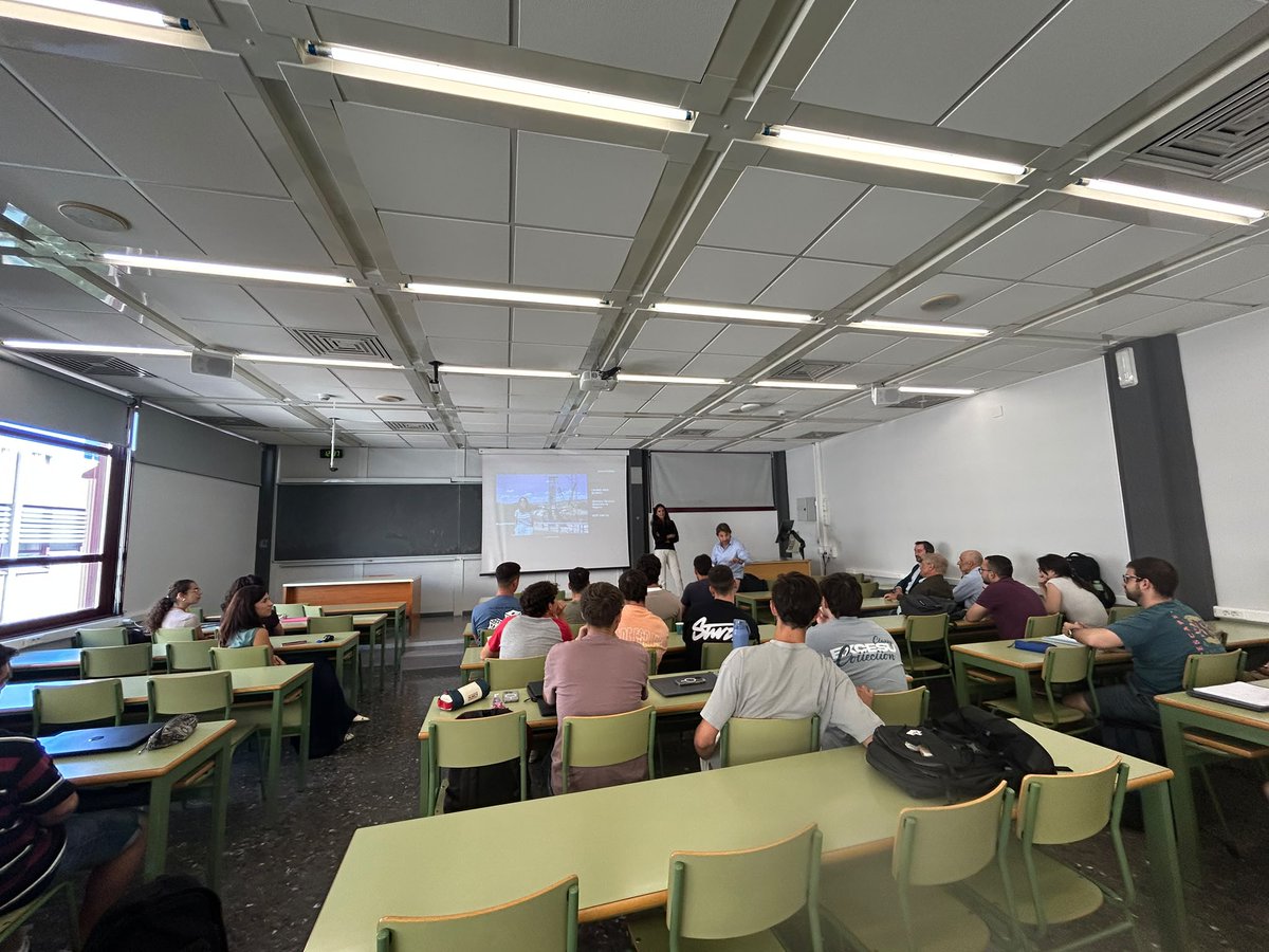 CaminosUPV's tweet photo. 🏗️ Camino Arce Blanco, directora técnica y de Desarrollo de Negocio de SEITT, comparte hoy su experiencia profesional con estudiantado de 2.º del #MUICCP de @CaminosUPV  en una sesión celebrada en el marco del Aula @Pavasal Ingeniería y Sociedad.

¡Gracias! https://t.co/pfKDW6Kf3q