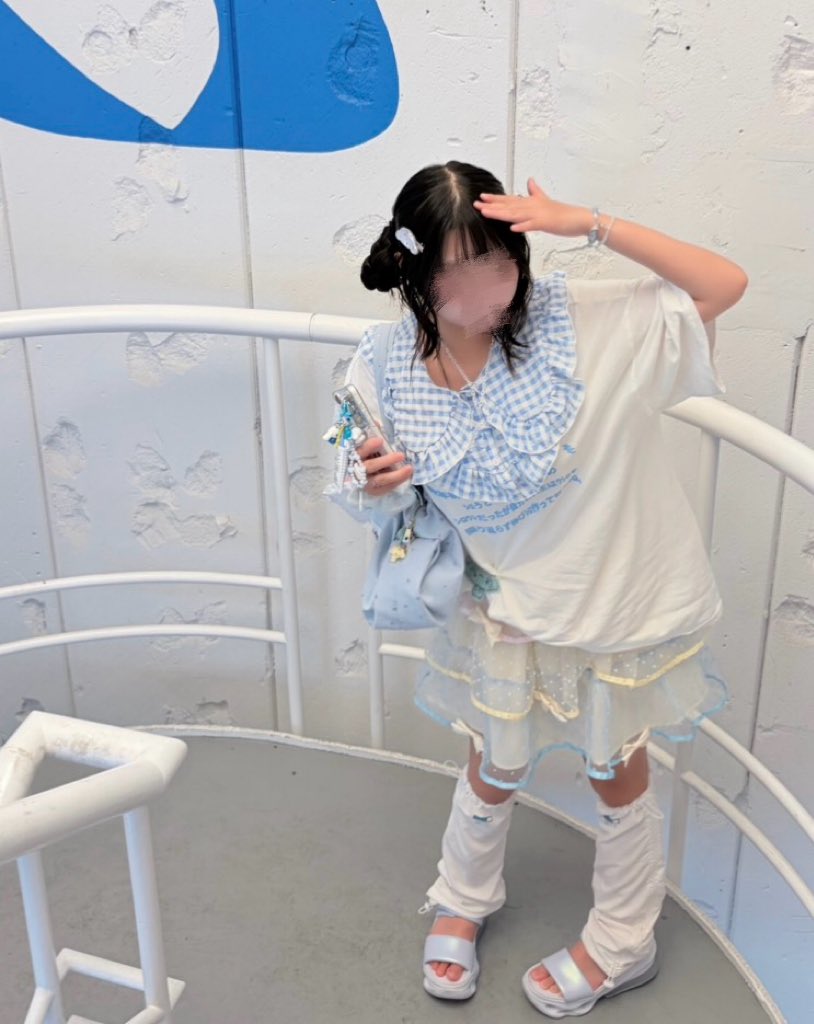 Cinx_3's tweet photo. @Suo_Sango 水色大好き女なんだけどンゴちゃんはらぶりーぴんくさんでもいいかも🩷

①ADCD RAGのくらげサイバージャージ🪼×白網タイツ🤍
②one wayのアイドルセットアップ🍀
③Whinnyの女児キルティングコート🩵×シナモン顔バッグ
③しまむらコラボのばぶちゃんつけ襟🍼

レッグウォーマー合わせがオキニ❕໒꒱ https://t.co/qYCDcMvwW9