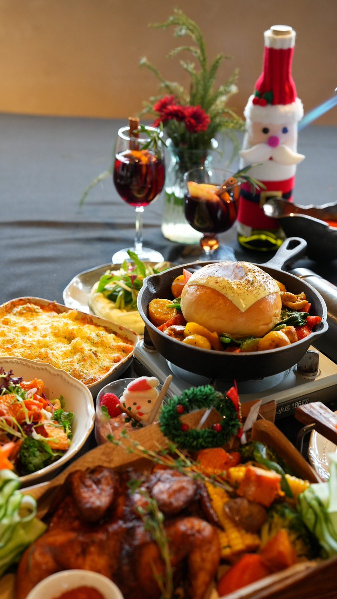 BAHAK48736955's tweet photo. Festive feast alert! Warm turkey, spiced cranberry sauce u0026 cozy hot cocoa waiting for you tonight. Tag your dinner buddy! https://t.co/HC7MokPLbh