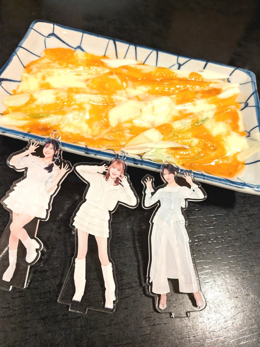 0lsayumi14's tweet photo. 最後は三人で写真撮影！

ねぎチーズ＆ねぎの天ぷらと江口紗耶さんと前田こころさんと岡村美波さん！
ねぎづくし！

「【LIVE】の表記ってなんなんっ！？」とうちの奥さんに言われた以外、反省することなし！

#江口紗耶
#前田こころ
#岡村美波 https://t.co/IYdjnjIUDe