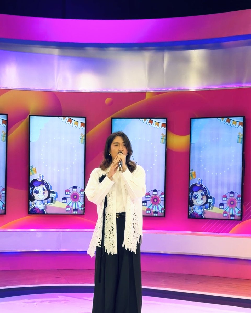sinsingular's tweet photo. ‘ขอบคุณ’ #presstour D2 
ยินดีที่ได้เจอทุกท่านฮะ 
ฟังเพลงนี้ 🔗 https://t.co/qmOoSKzZPK https://t.co/kPLM3Qnvob