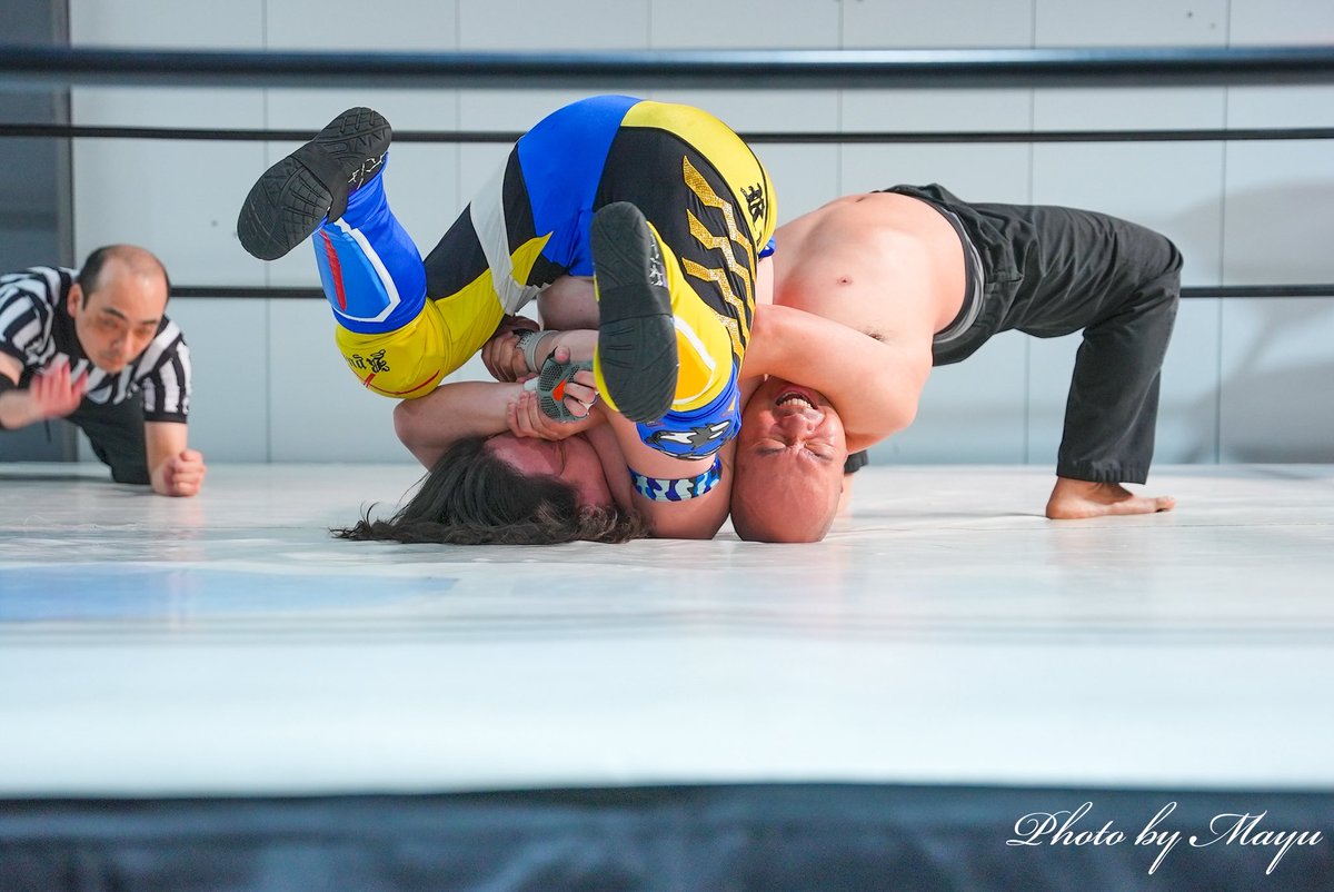 mayu_ust's tweet photo. #RAW93
メインイベント③
<ACE of RAW チャンピオンシップ>
(選手権者) 川畑龍生
vs
(挑戦者) ユウキ・ロバート・カワグチ
打ち合いになるのはともかくセクシーポーズは何だったのか私が知らないだけなんだろうけど写真は載せますw https://t.co/PdMNGYXBXk