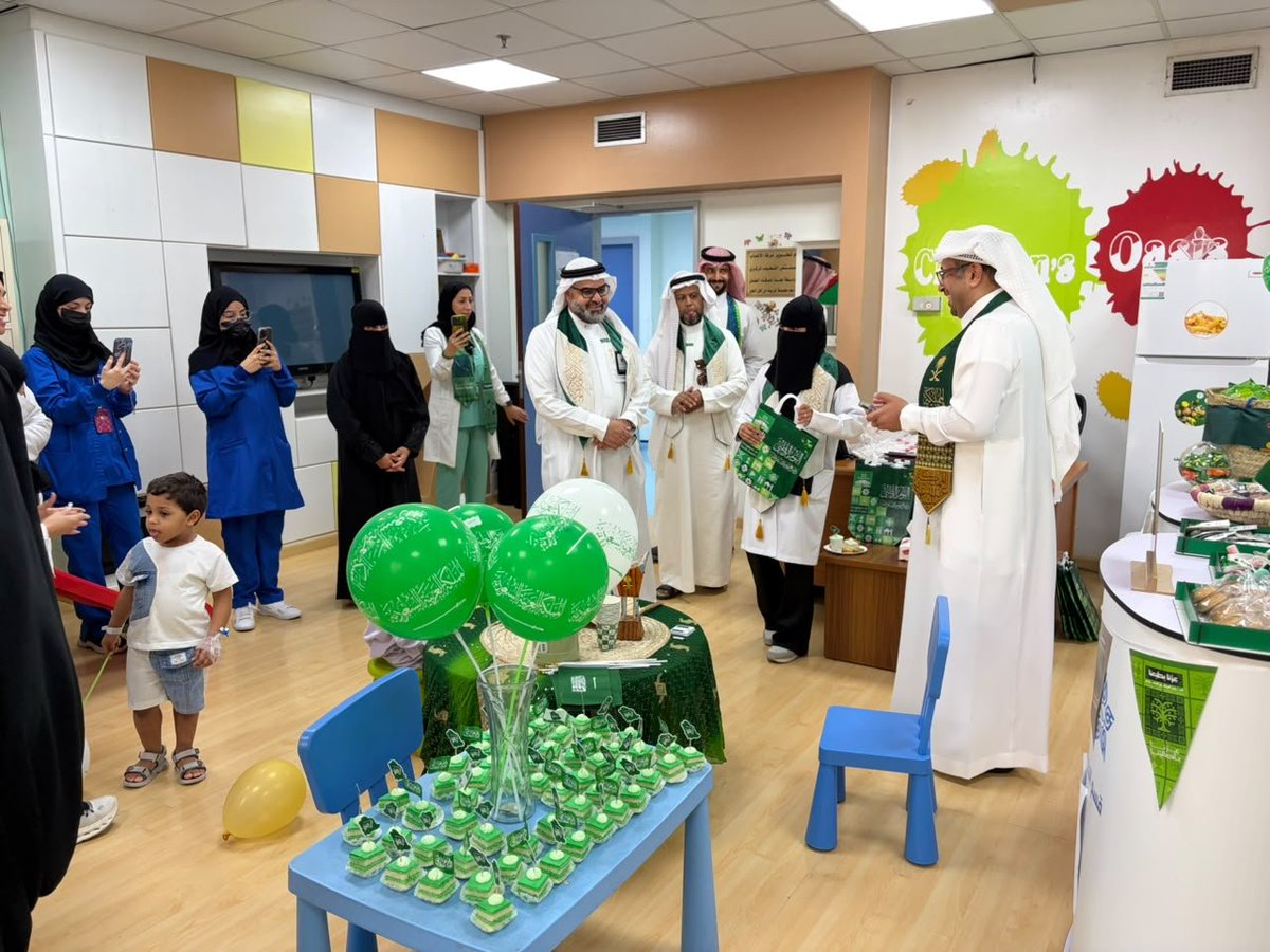E1_QcH's tweet photo. بمناسبة #اليوم_الوطني_السعودي، احتفى منسوبو مستشفى القطيف المركزي، أحد مكونات #تجمّع_الشرقية_الصحي، بوطنٍ كتب المجد بحروف العز، ومسيرةٍ رسخت مكانة المملكة بين الأمم، وإنجازاتٍ جعلت الإنسان وصحته في قلب مسيرة التنمية.

#اليوم_الوطني_السعودي
#عزنا_بطبعنا https://t.co/o5uW2R9KCR