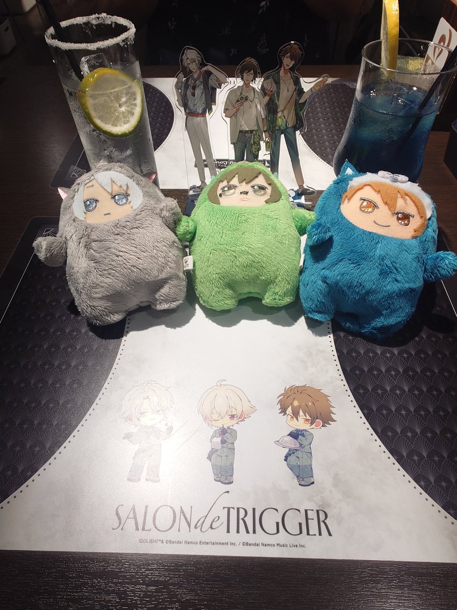 25Sact's tweet photo. 今日はアニカフェ行ってきたぞ〜
3分の2で推しのはずなのに5枚中4枚十龍之介、アクスタは4個中3個十龍之介、ステッカーは4枚中2枚十龍之介という、ひたすら十龍之介を引き続けた1日でした https://t.co/WAELS5LyjQ