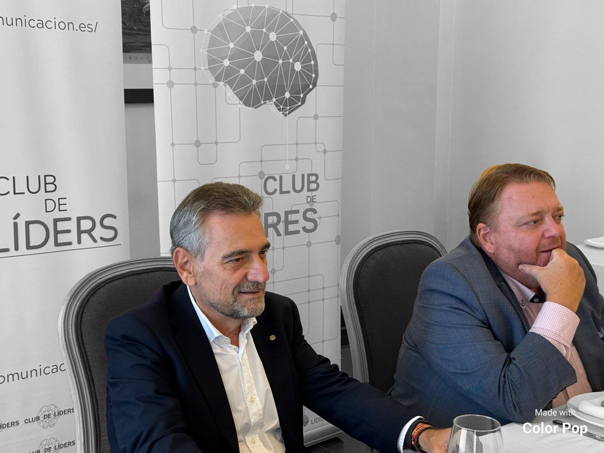 lluisbertomeu's tweet photo. Este setembre hem encetat el curs escolar del #ClubdeLíders, el fòrum d'opinió by @satoridircom, junt el president de la @fsantocaliz Carlos Alfonso. Deu anys dinamitzant la societat civil valenciana i sempre des del @CasinoAgrVLC #10AnysClubdeLíders

👑  https://t.co/Z2ff7z2DlL https://t.co/nShepcUYVy